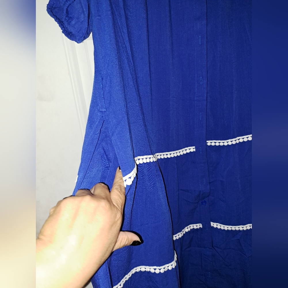 Elegant Blue Maxi Dress with Lace Trim - Picture 6 of 8